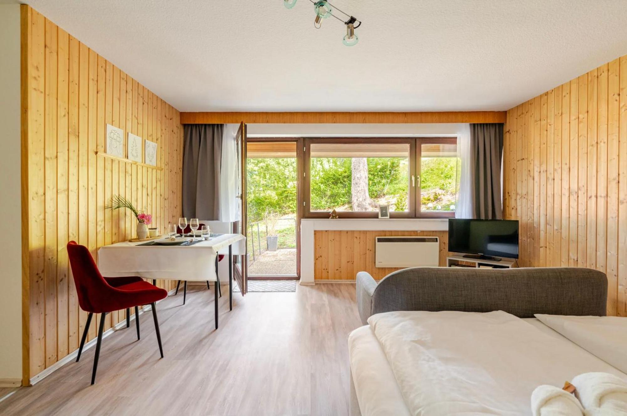 דירות סאסבאכוואלדן An Wanderwegen Gelegen Mit Terrasse Und Boxspringbett מראה חיצוני תמונה